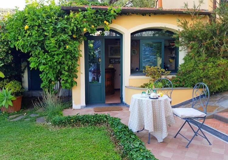 Tenuta Agriturismo Il Risveglio Imperia Exterior foto